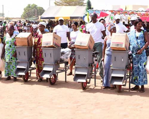 Dons de broyeuses motorisées aux associations de femmes de konzo, lengbre, sessekro et assouakro